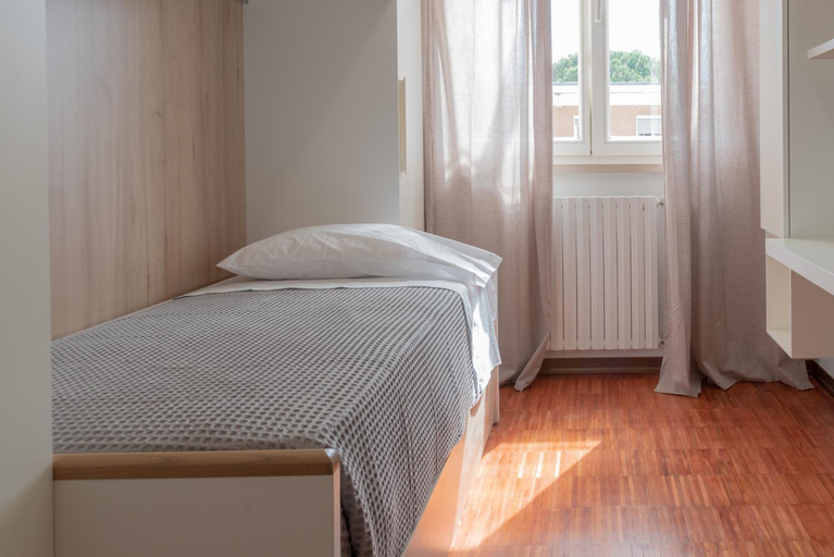 Bedroom 12