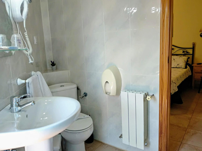 Bathroom 2, Hostal Almenara, Albacete
