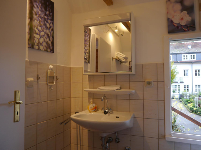 Bathroom 2, Haus Honigstal Landhaus Cafe, Wuppertal