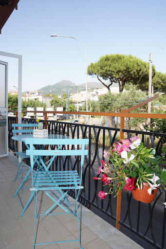 Others 5, Vesuvius' Lovely Inn, Napoli