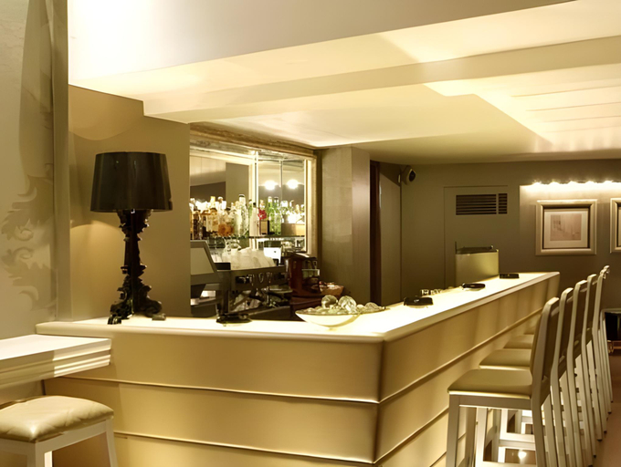 Others 5, Cleopatra Hotel