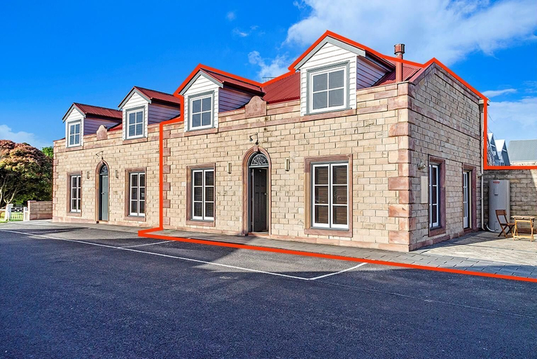 Exterior & Views, Sandstone Suites, Moyne - South