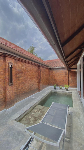 Swimming Pool 16
