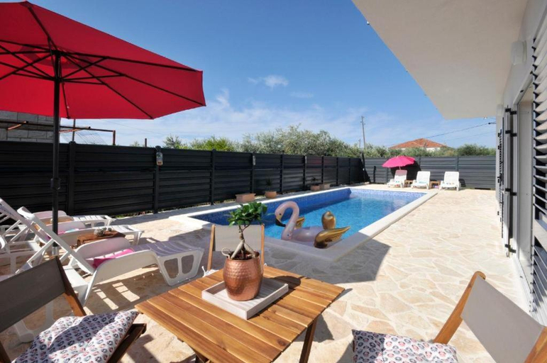 Others 5, Villa Carolina, Trogir