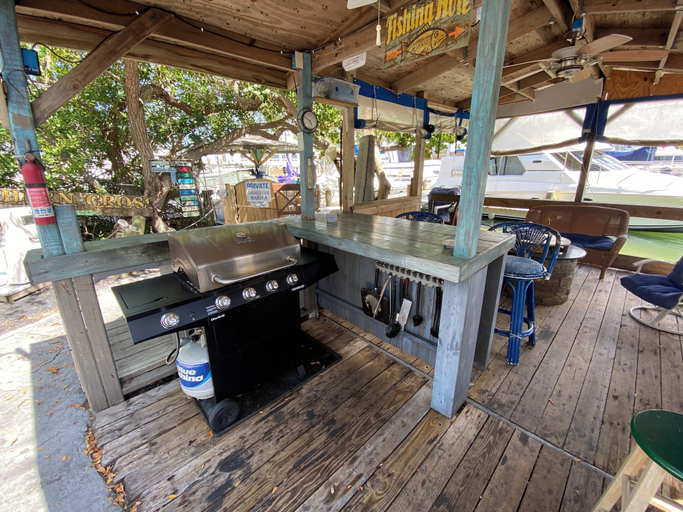 Food & Drinks, Chadwick Cove Resort & Marina, Charlotte