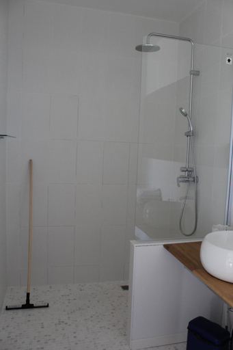 Bathroom 4, Chambres d'Hotes 1001 NUITS Montalivet, Gironde