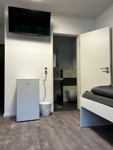 Others 4, Olymp Wettenberg - Monteurzimmer, Gießen