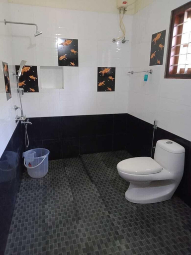 Bathroom 3, Fool's Paradise, Alappuzha