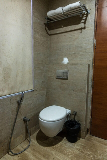 Bathroom 3, Platinum Service Apartment DLF Phase 3, Delhi