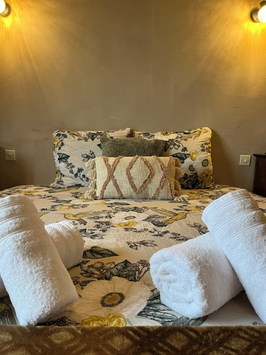 Bedroom 2, La Chaumiere De L'Eau Sauvage, Allier