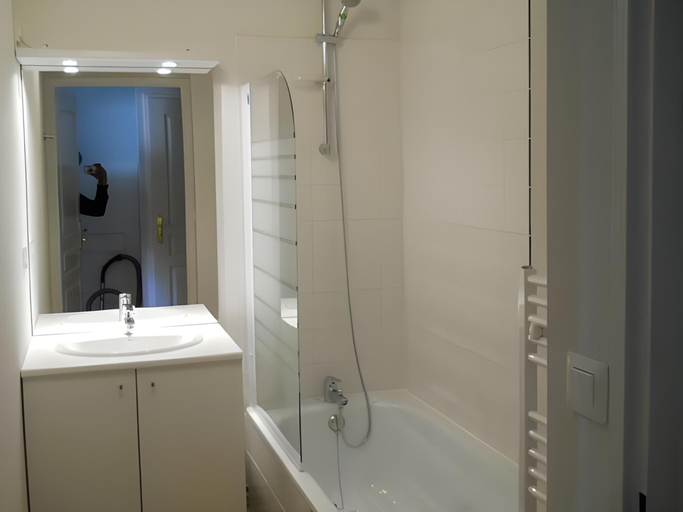 Bathroom 2, Residence Goelia Belle Epoque, Somme