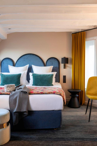 Bedroom 2, Maxim Opera, Paris