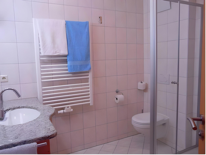 Bathroom 3, Gasthof Buglhof, Straubing-Bogen