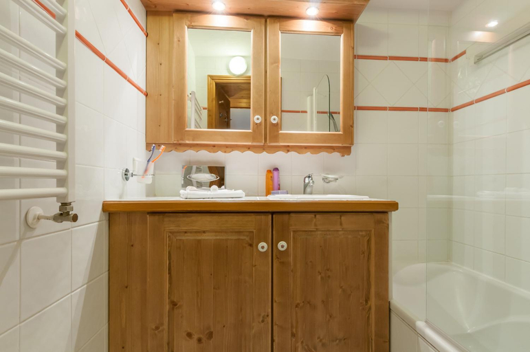 Bathroom 5, Résidence Pierre & Vacances Les Alpages, Savoie