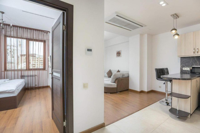 Bedroom 2, Deluxe apartment in The city center 2 rooms, Yerevan
