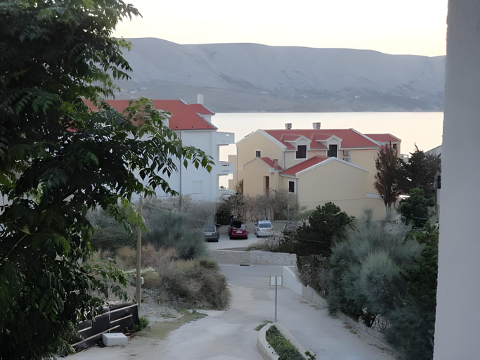 Surrounding environment 4, Apartments Edina, Pag