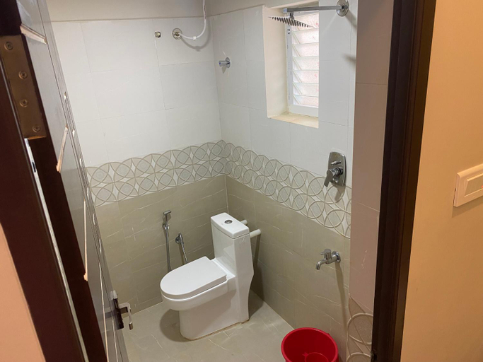 Bathroom 3, Hotel Akshith Inn, Thanjavur