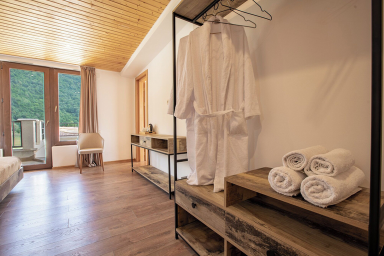 Others 5, Annes Hotel, Mestia