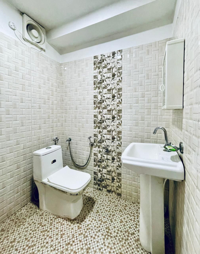 Bathroom 3, Khruptang Green Reed Kaziranga By GRB, Golaghat
