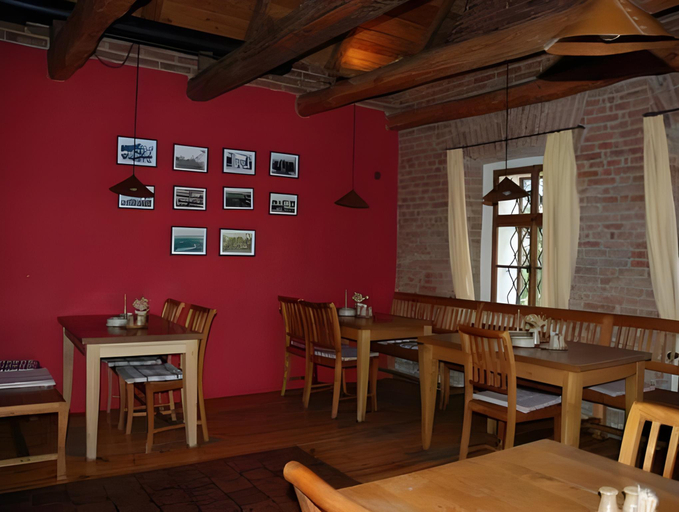 Others 4, Penzion Ve stoleti, Beroun