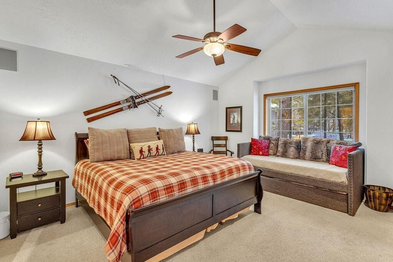 Bedroom 3, Gosling Lane 6, Deschutes