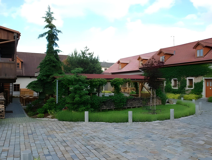 Others 5, Penzion Ve stoleti, Beroun