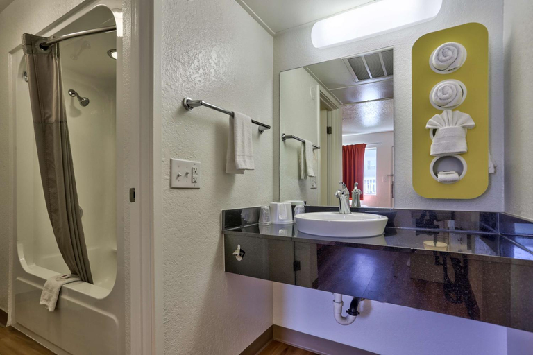 Bathroom 3, Motel 6 Flagstaff, AZ - Butler, Coconino