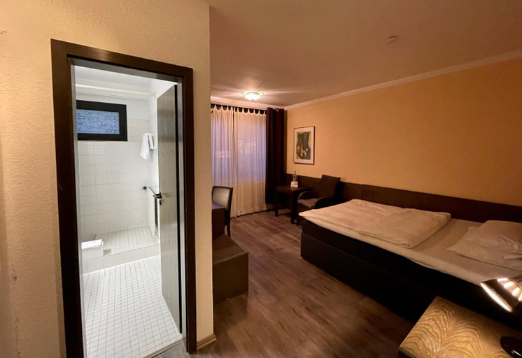 Bedroom 3, Hotel Brunnenhof, Wetteraukreis