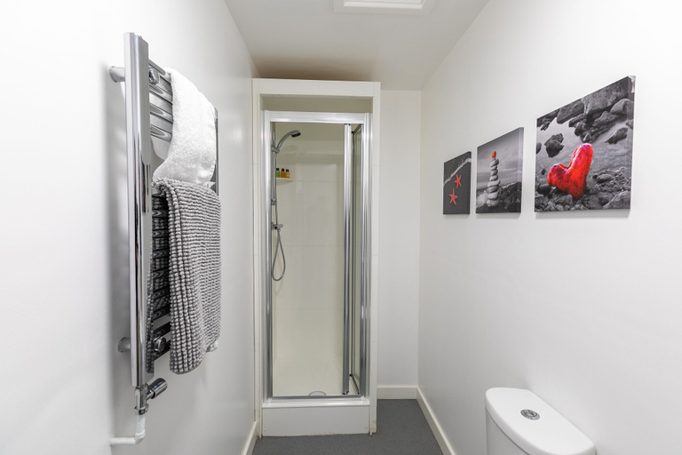 Bathroom 3, Leicester's Lyter Living, Leicester