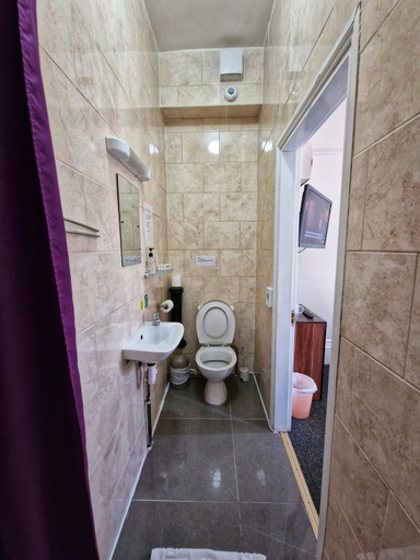 Bathroom 3, Portsmouth Budget Hotels, Portsmouth