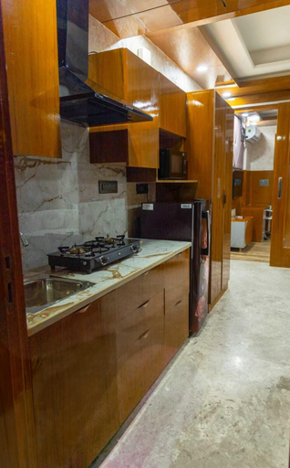Others 4, Platinum Service Apartment DLF Phase 3, Delhi