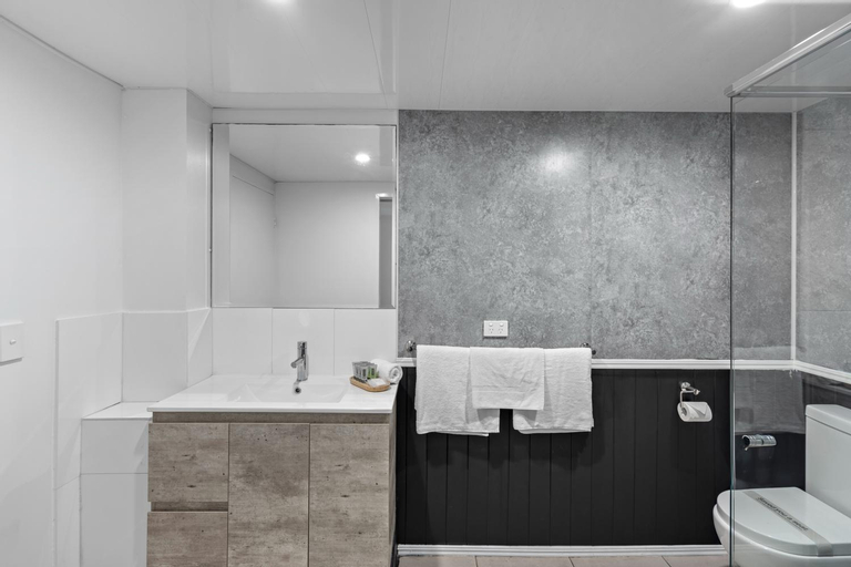 Bathroom 7