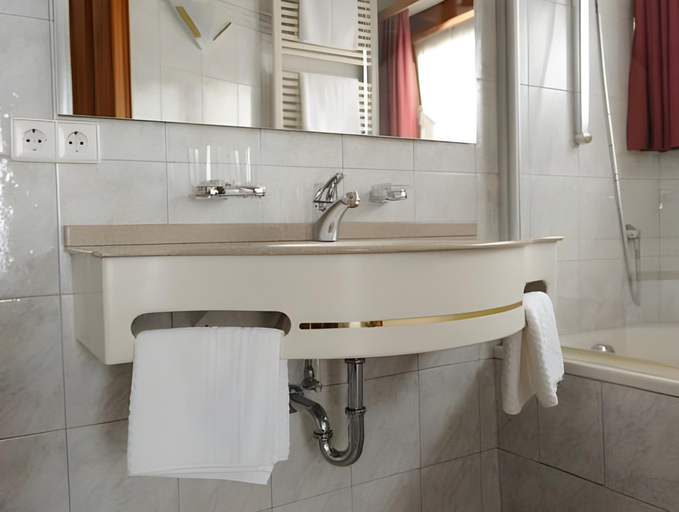 Bathroom 3, Hotel Restaurant Jaegersteig, Rastatt