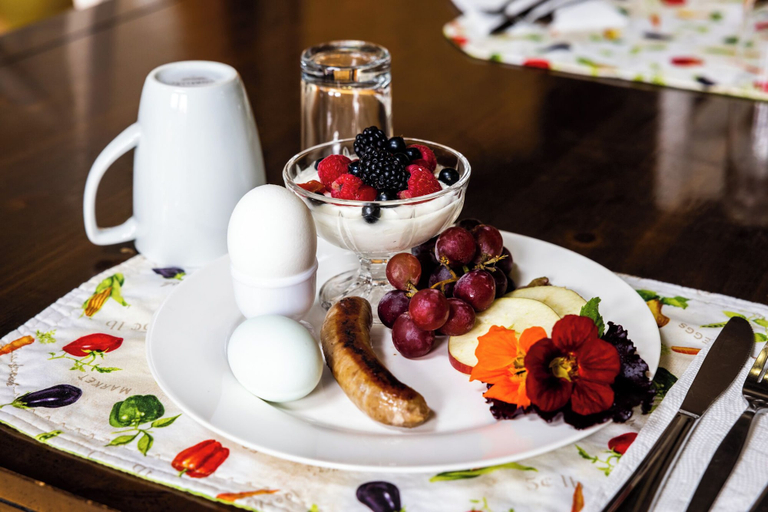 Food & Drinks 5, Upper Humber Settlement A FarmStay BNB, Division No. 5