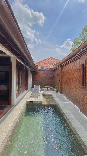 Swimming Pool 8