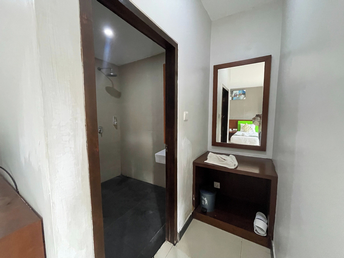 Bathroom 11