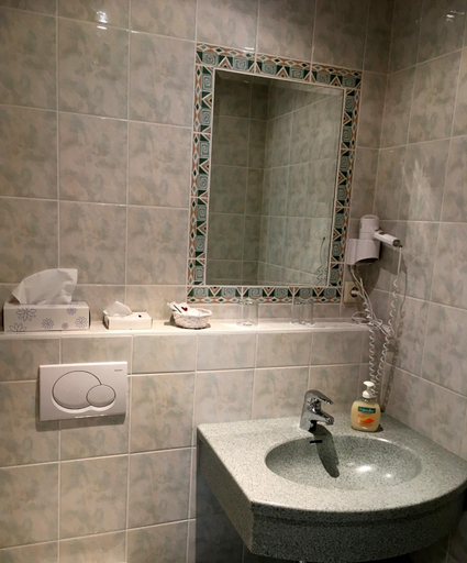 Bathroom 2, Hotel zur Post, Mödling