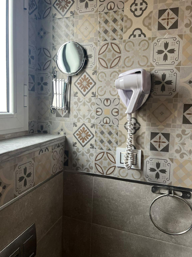 Bathroom 4, Hotel Transatlantique Tunis, Bab Bhar