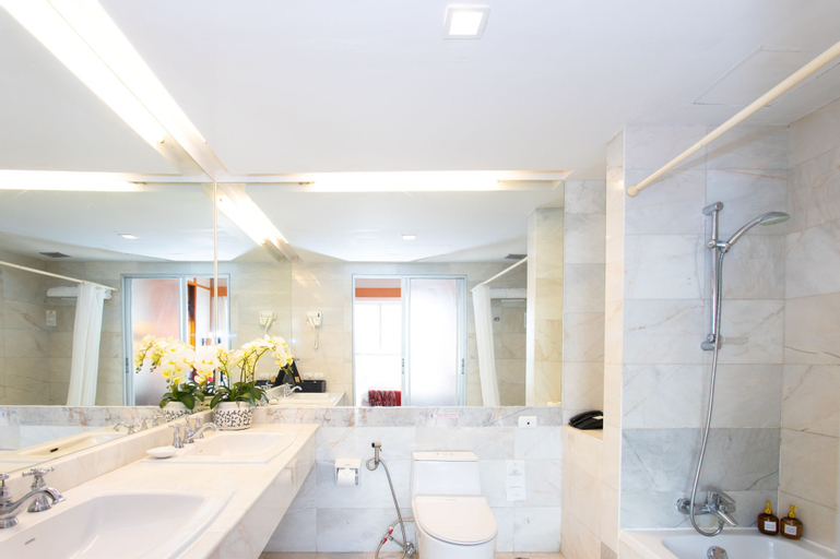Bathroom 12