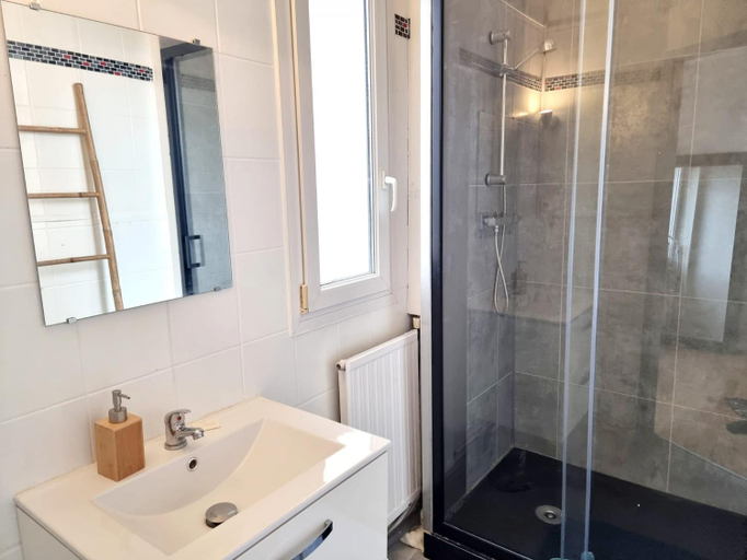 Bathroom, Le chesterfield - coeur de ville, Vosges