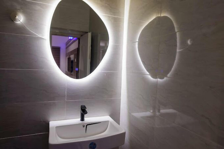 Bathroom 4, A3 Apartments, Bwari