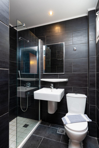 Bathroom, Bellos Hotel Apartments, Crete