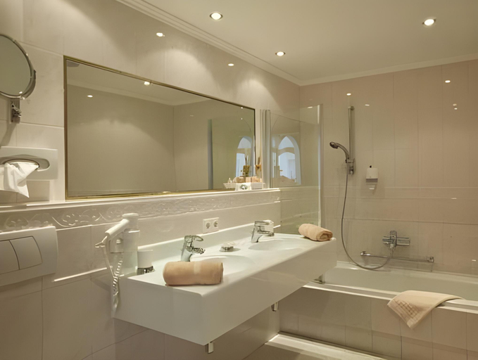 Bathroom 4, Traumhotel Alpina - 4 Sterne Superior Luxushotel, Schwaz