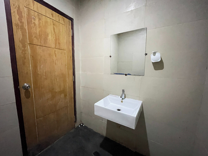 Bathroom 14
