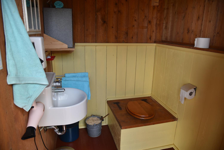 Bathroom 4, Countryside Eco Natuurhuisjes, Dongeradeel