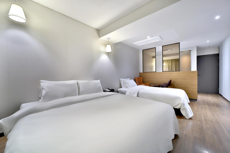 Bedroom 13