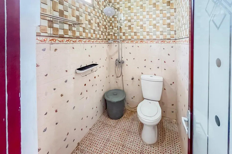 Bathroom 11