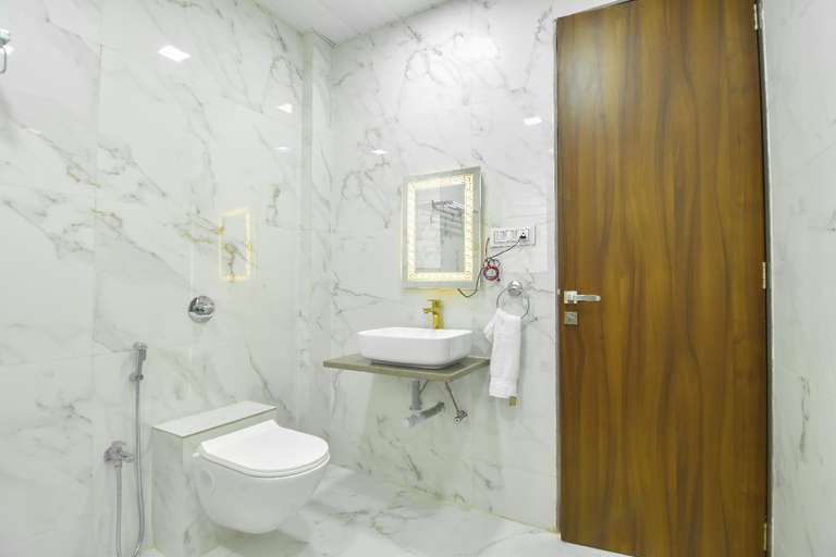 Bathroom 3, Royal Paradise Villa, Pune