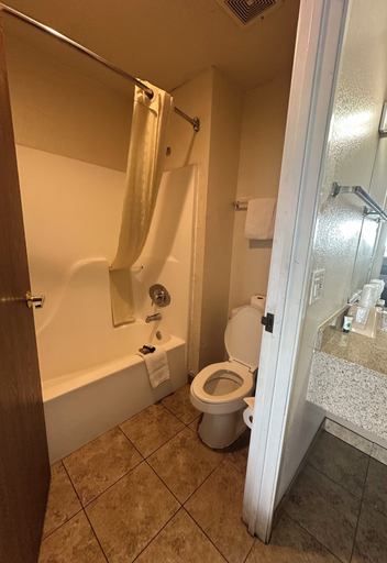 Bathroom 4, Hotel Rising, Maricopa