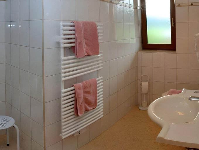 Bathroom, Pension und Apartments Landhaus Marie, Innsbruck Land